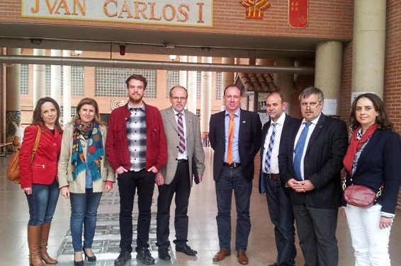 Representantes de la organización internacional Kolping visitan el instituto Juan Carlos I de Murcia
