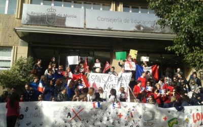 Manifestación en la Consejería de Educación contra el tratamiento del francés-lengua-extranjera en el borrador de curriculo
