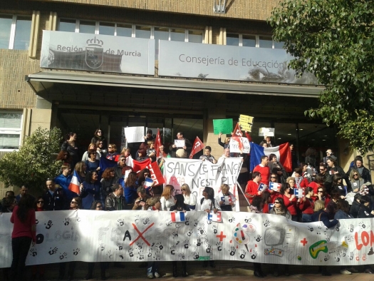 Manifestación en la Consejería de Educación contra el tratamiento del francés-lengua-extranjera en el borrador de curriculo
