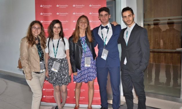 Alumnos del IES Juan Carlos I en el VII Congreso “Investiga I+D+i” 2015-16