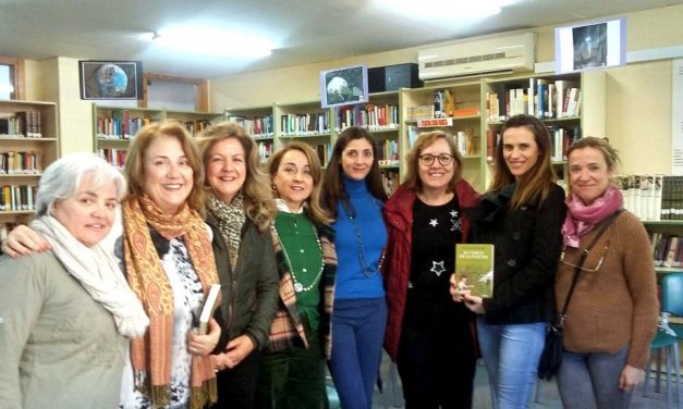 Encuentro de los alumnos del IES Juan Carlos I de Murcia con la escritora Espido Freire