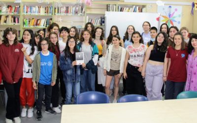La poeta Ángeles Carnacea visita el Club de Lectura