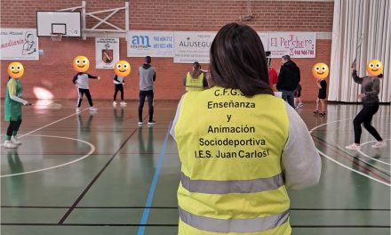 Alumnas de 2º curso del C.F.G.S. colaboraron en la organización de la competición de Bádminton