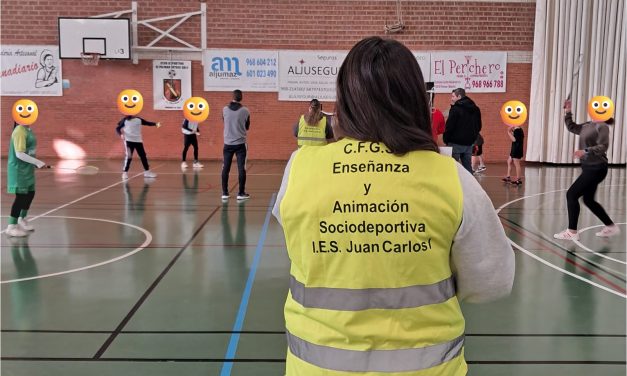 Alumnas de 2º curso del C.F.G.S. colaboraron en la organización de la competición de Bádminton