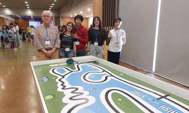 Alumnos del IES Juan Carlos I asisten al «I Certamen Prisma Challenger»